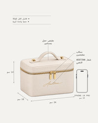 مقاسات حقيبة التجميل The Simple: 24 × 18 × 14 سم، بجانب هاتف iPhone